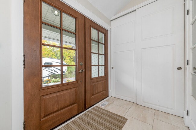 Building Photo - 1238 Barnwell Crescent