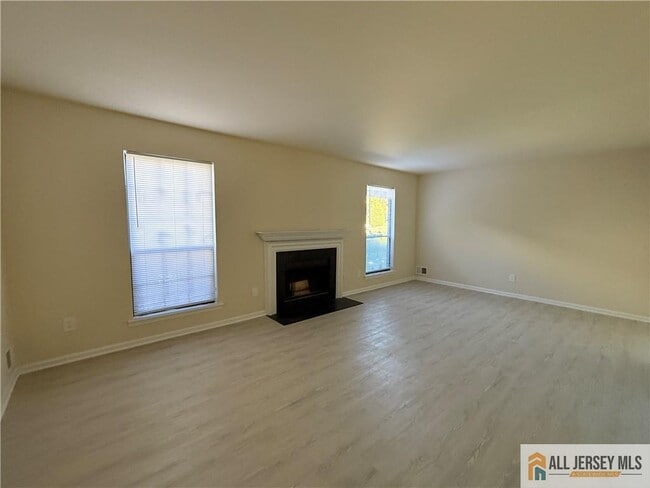 Building Photo - 2305 Deerfield Dr