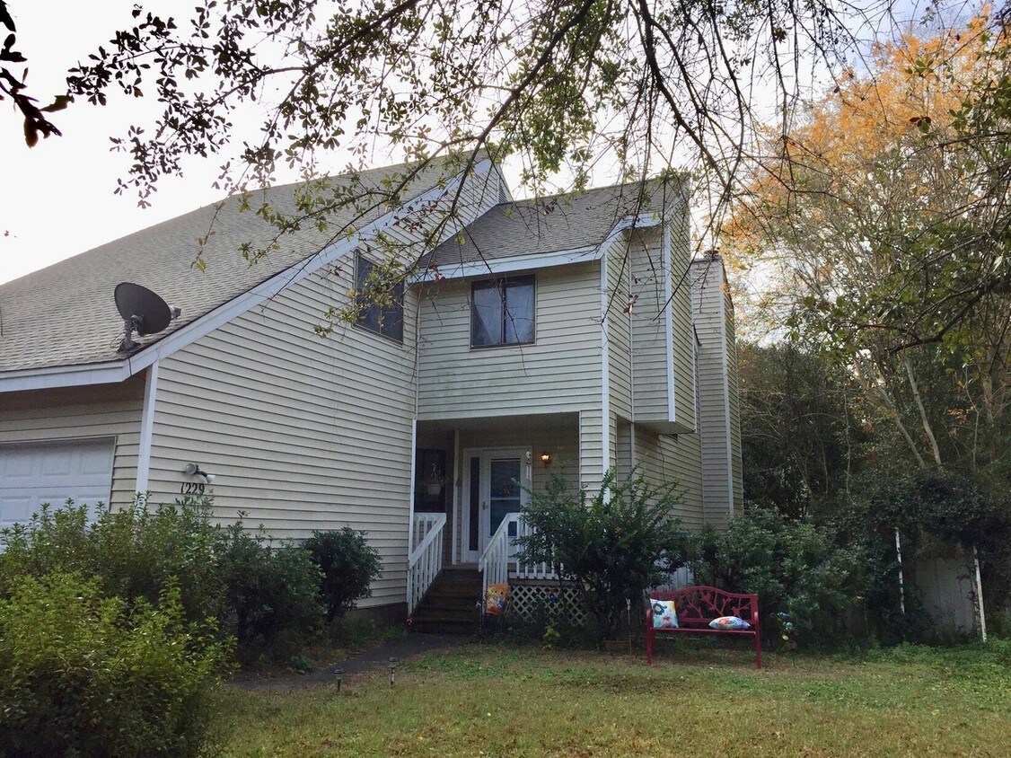 Primary Photo - 1229 Valley Forge Dr