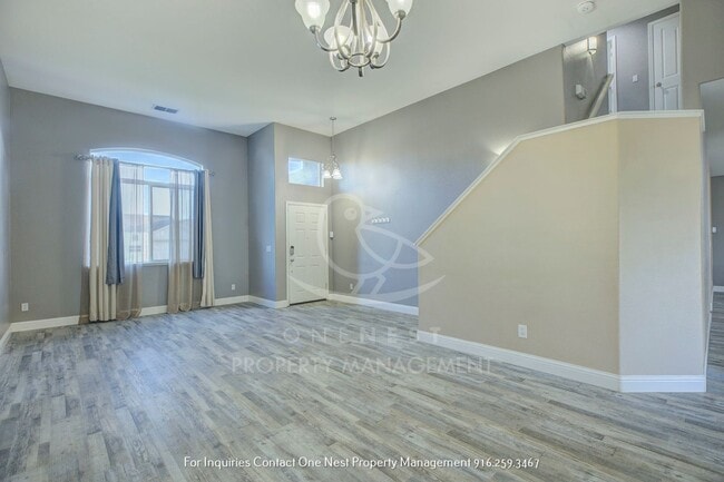 Building Photo - 4 Bedroom, 2 bathroom, 2 car garage