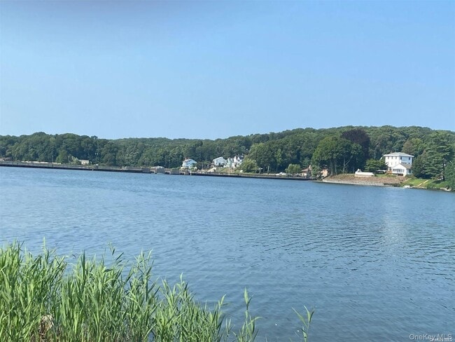 Building Photo - 51 Centershore Rd