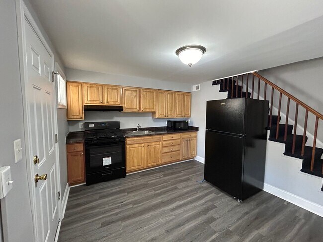 Foto del edificio - 3 Bedrooms and 1.5 baths Available!