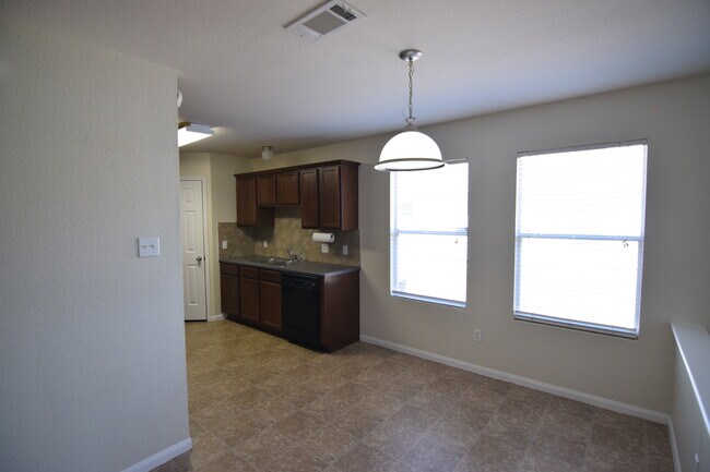 Foto del edificio - 6404 Griffith Loop