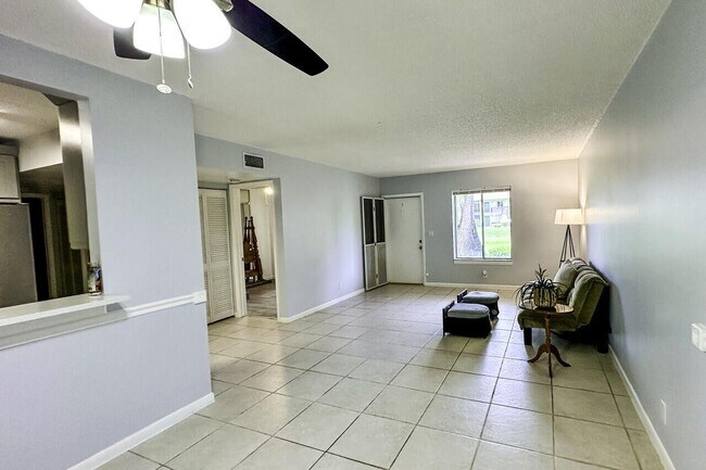Foto del edificio - 6299 Chasewood Dr