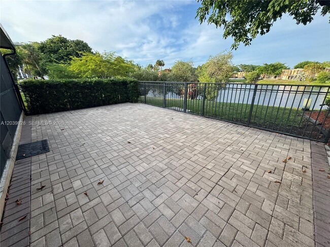Foto del edificio - 6653 SW 140th Ave