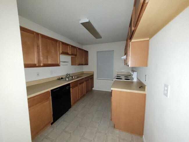Foto del edificio - 2 BEDROOM 2 BATHROOM    NO PETS