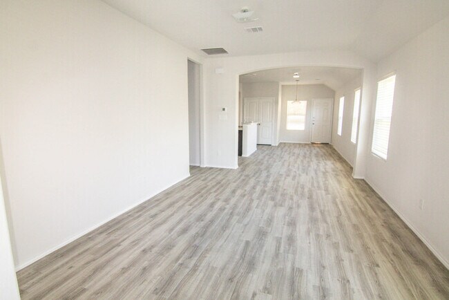 Foto del edificio - 1105 Marquis Dr