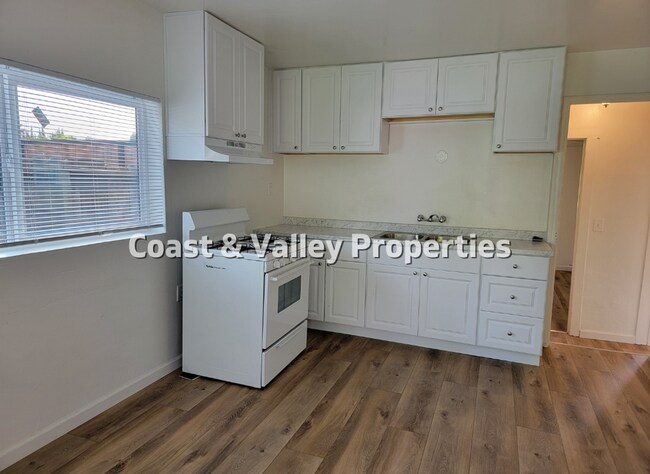 Foto del edificio - 2BD HOUSE IN HOLLISTER FOR RENT