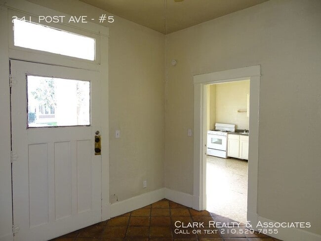 Building Photo - 241 Post Ave. #5, San Antonio, TX. 78215