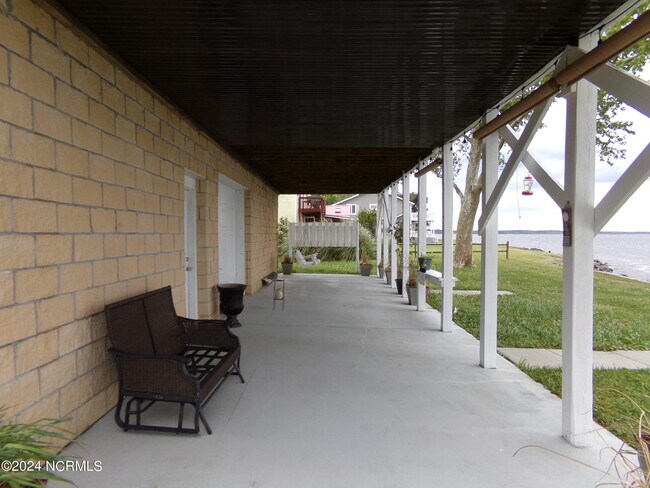 Foto del edificio - 144 Great Neck Rd