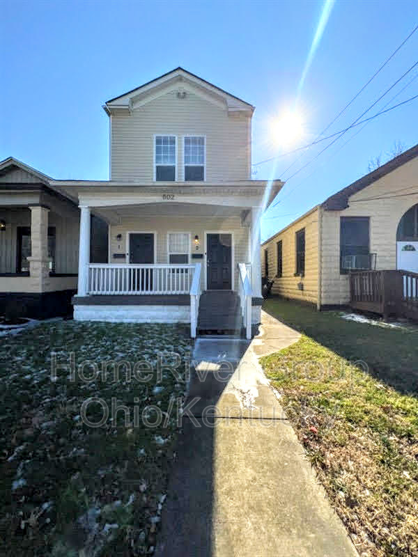 Primary Photo - 602 E Burnett Ave