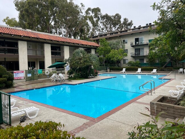 Big Pool Area - 5460 White Oak Ave