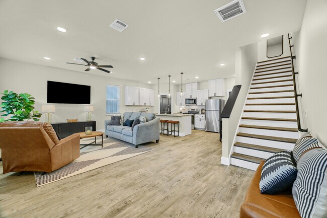 Planos de planta abiertos - Heritage Court Luxury Townhomes