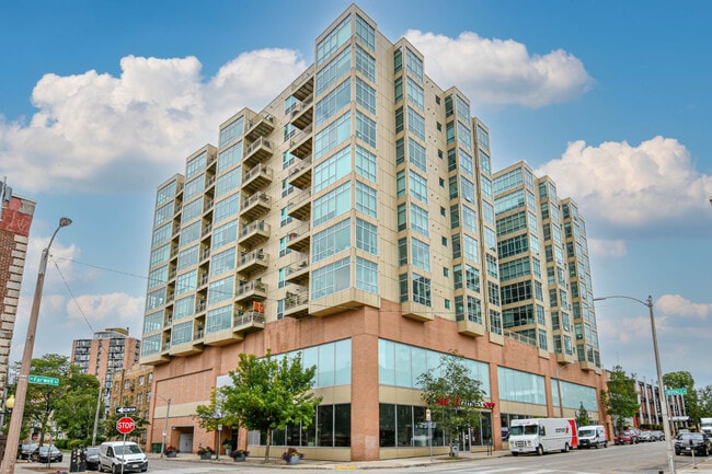 Building Photo - 1550 E Royall Pl