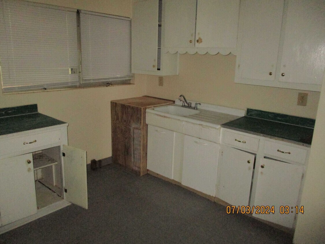 Building Photo - 904 Edgewood Ln