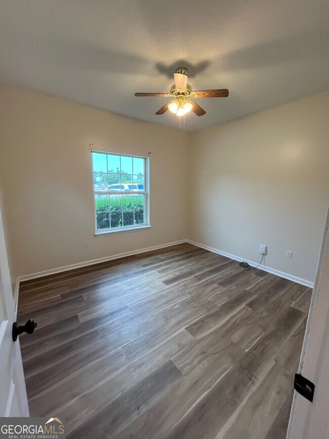 Building Photo - 206 Royal Palms Ave