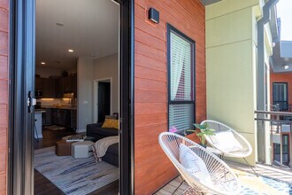 2BR,2BA,-The New Hampshire - Constitution