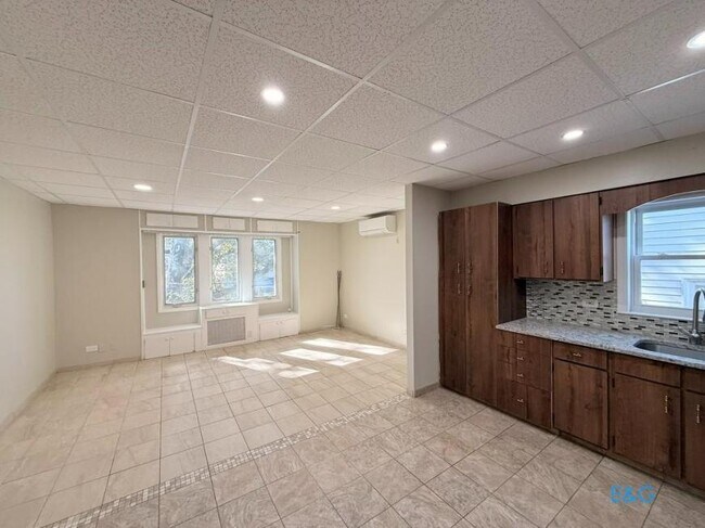 Foto del edificio - 1 bedroom in RIDGEWOOD NY 11385