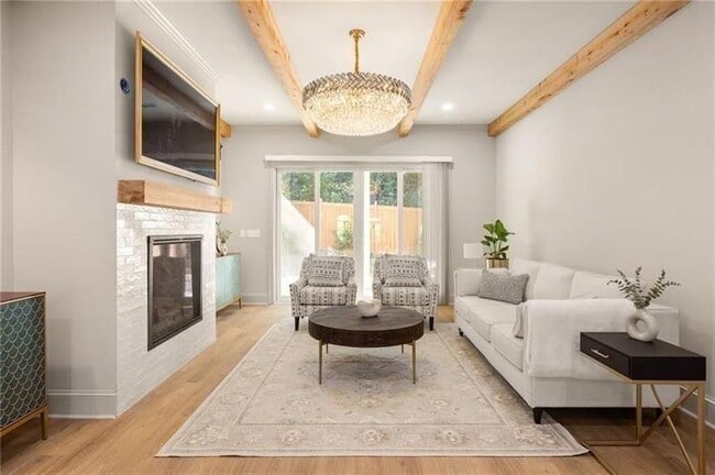 Building Photo - 722 Lakeview Ave NE