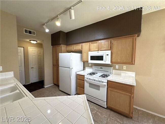 Foto del edificio - 1ST FLOOR UNIT IN POPULAR SILVERADO RANCH COMMUNITY!