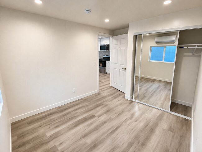 Foto del edificio - 23513 Victory Blvd