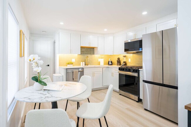 Building Photo - 42 White St Pl