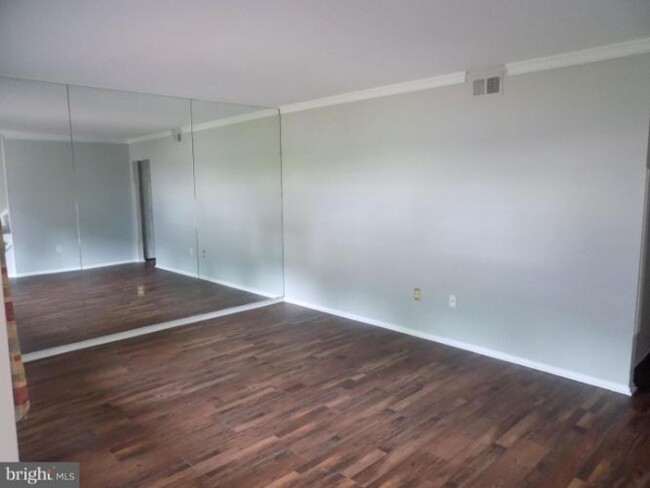 Building Photo - 702 Towne Center Dr
