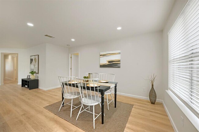 Foto del edificio - 208 Buttercup Way