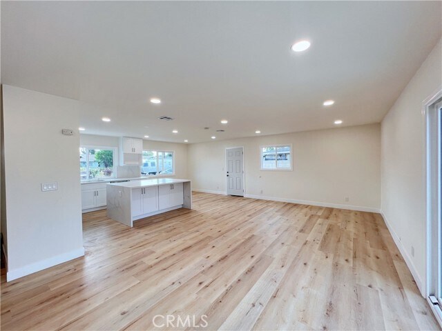 Foto del edificio - 5261 Raintree St
