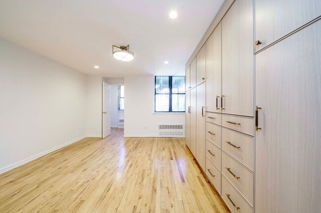 Building Photo - 523 W 148th St