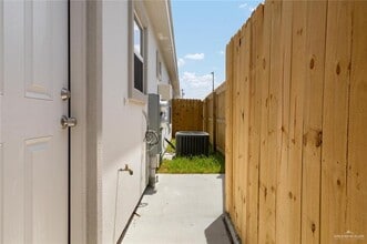 Building Photo - 13 S Alamo Rd