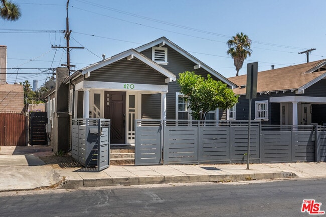 Building Photo - 420 S Benton Way