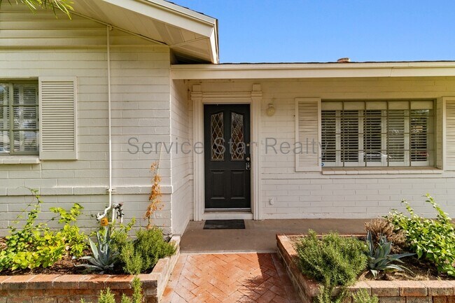 Building Photo - 3215 N 20th Pl