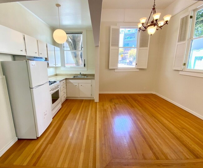 1BR W/ Large Private Basement Space! HARDWOOD! LAUNDRY ON-SITE! - 1BR W/ Large Private Basement Space! HARDWOOD! LAUNDRY ON-SITE! Apartment
