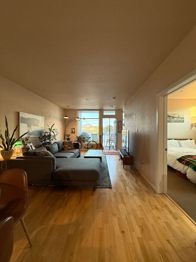 Foto del edificio - Sunny 3rd floor RiNo Corner Unit Condo- Gr...