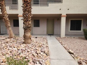 Building Photo - 2024 Mesquite Ln