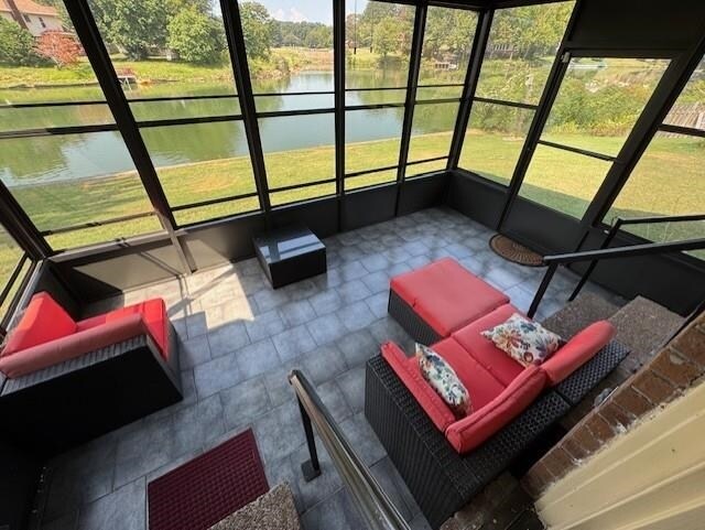 Building Photo - 8855 Lake Edge Cove W