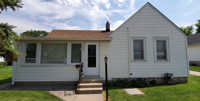 Front of house - 16074 New Ave