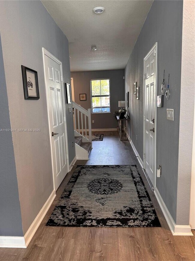 Foto del edificio - 3378 W 100th Terrace