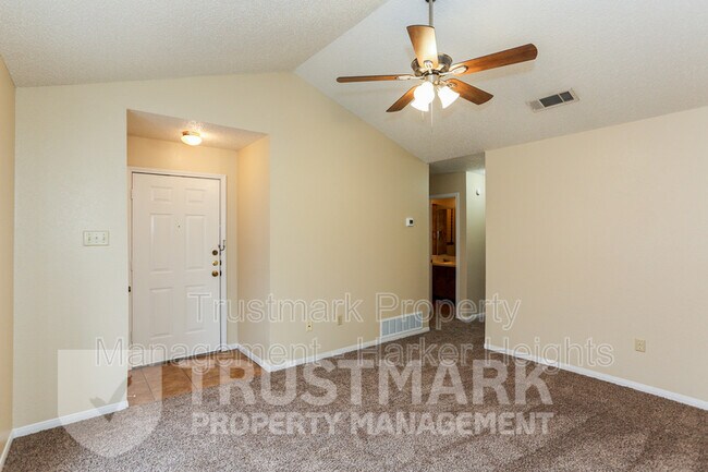 Building Photo - 204 B South Dr