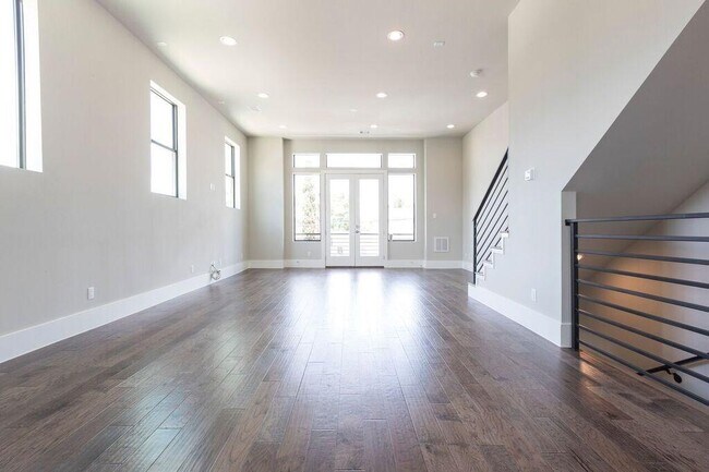 Foto del edificio - 5703 Larkin St