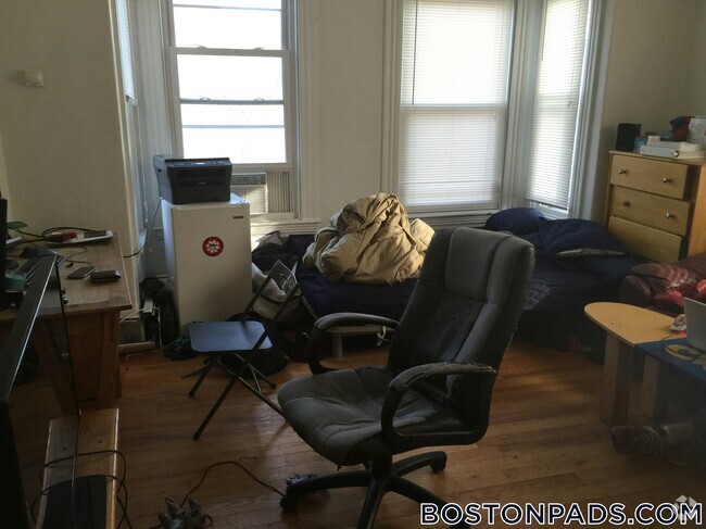 Building Photo - 35 Brookline St
