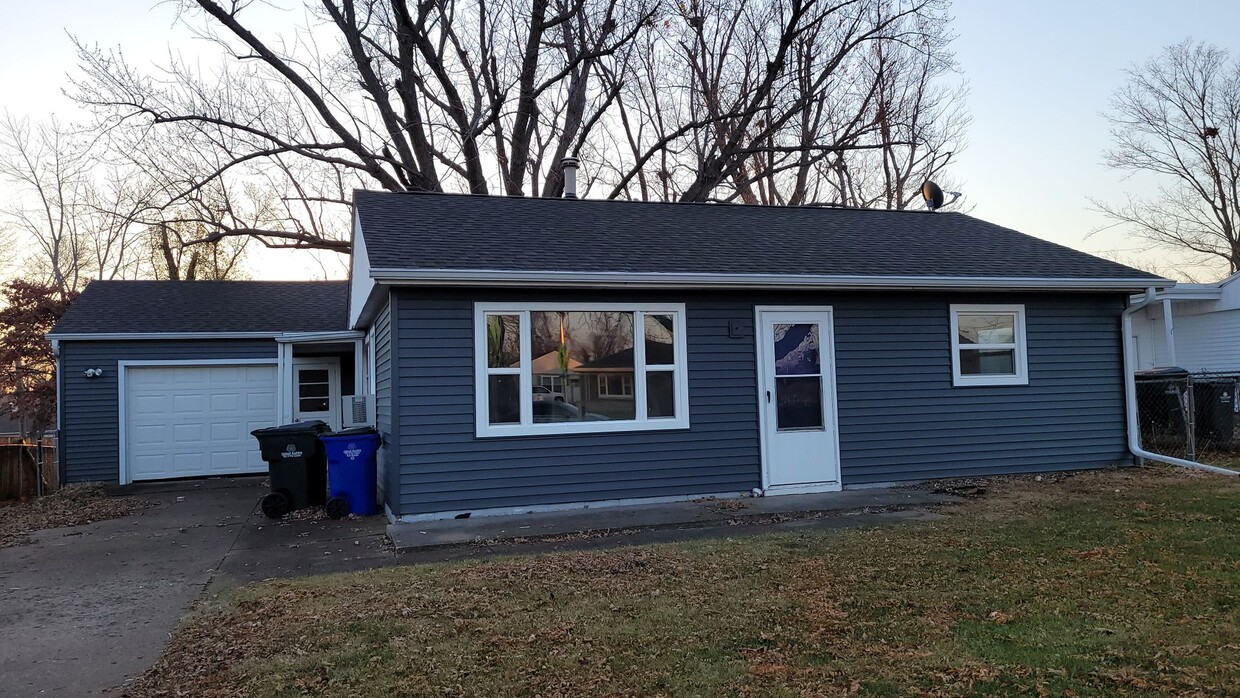 Primary Photo - Great NE location- 2 bedroom 1 bath, 1 sta...