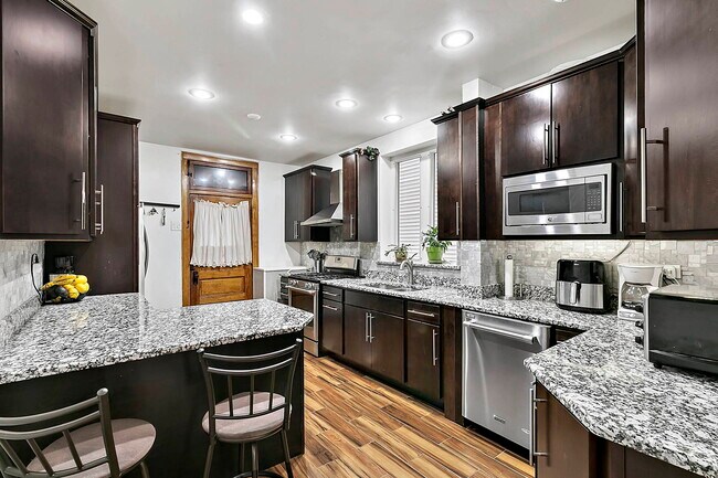 Foto del edificio - 2562 W Argyle St