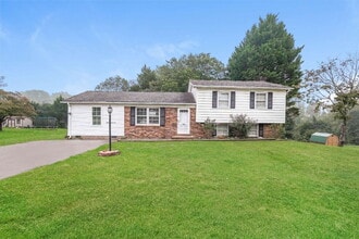 Building Photo - 717 Milling Rd