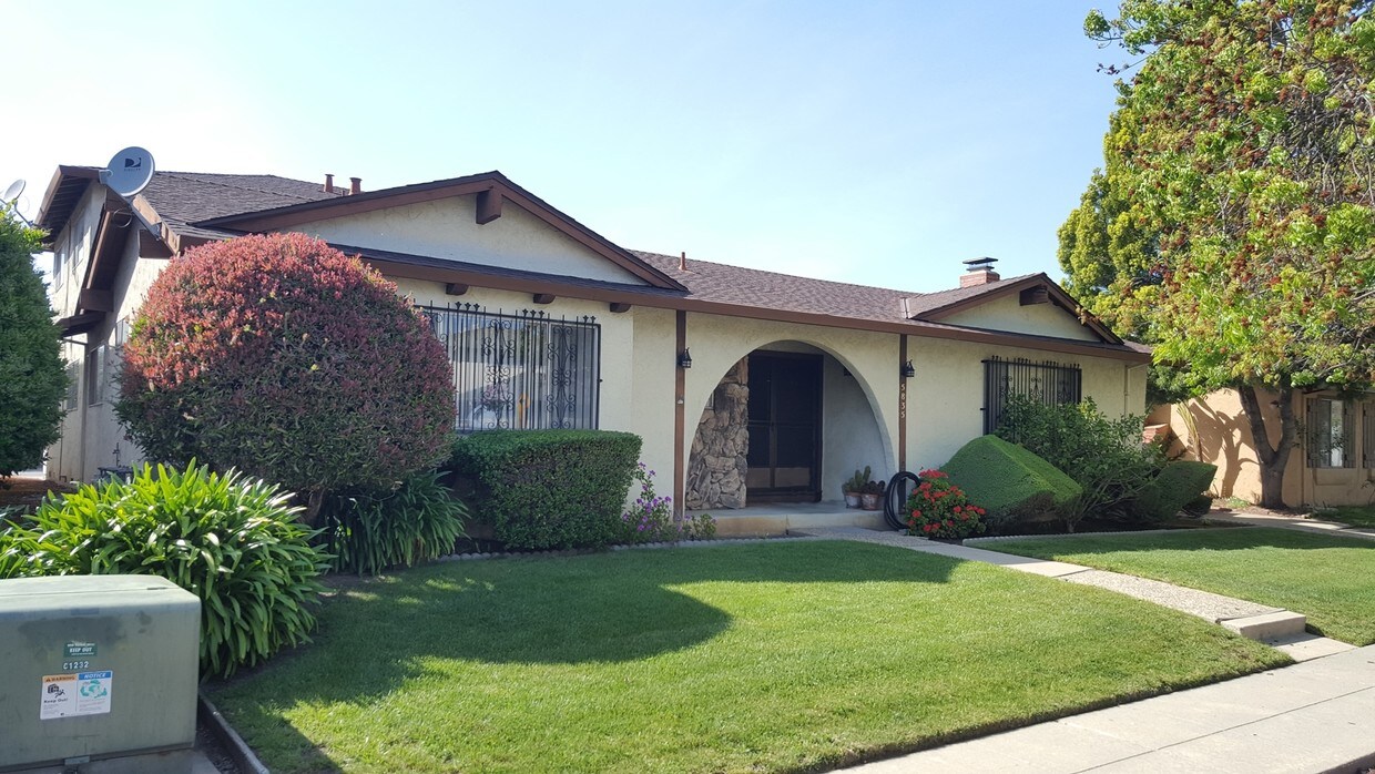 Foto principal - 5835 El Zuparko Dr