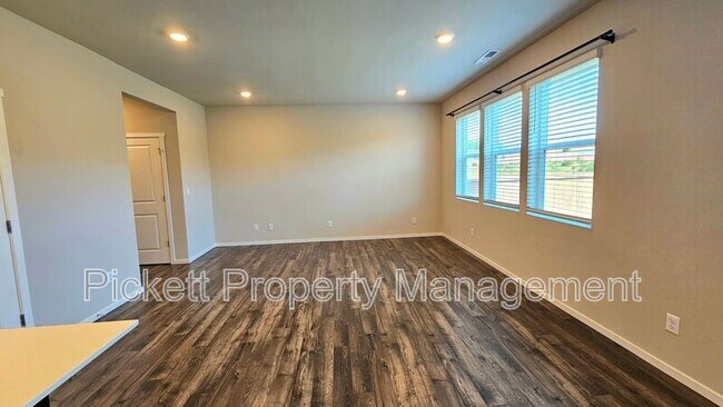 Building Photo - 1278 SW Pendleton Way