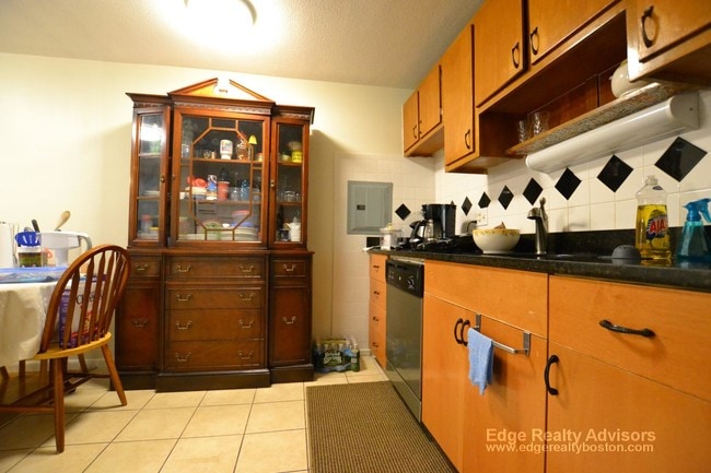 Building Photo - 365 Faneuil St