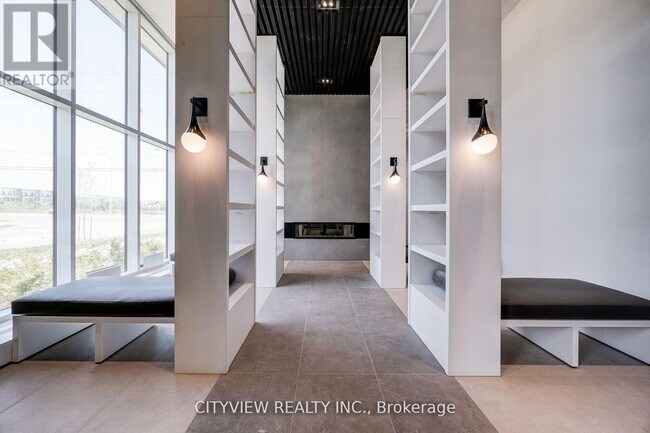 Photo du bâtiment - 2489 Taunton Rd