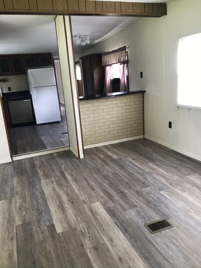Building Photo - 208 Bee Ridge Rd